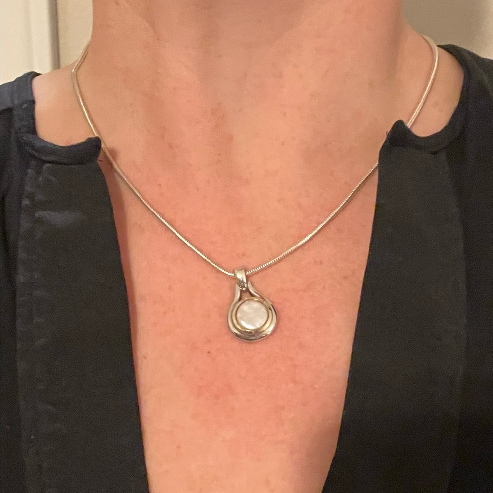 🌸🌸 Authentic Tiffany & Co. RARE Mother of Pearl Round Necklace - Picture 14 of 14